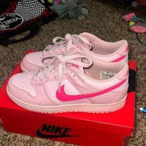Nike triple pink dunks low